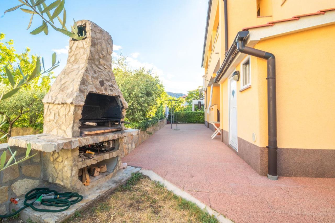 Apartments Dujmovic With Terrace Baška Extérieur photo