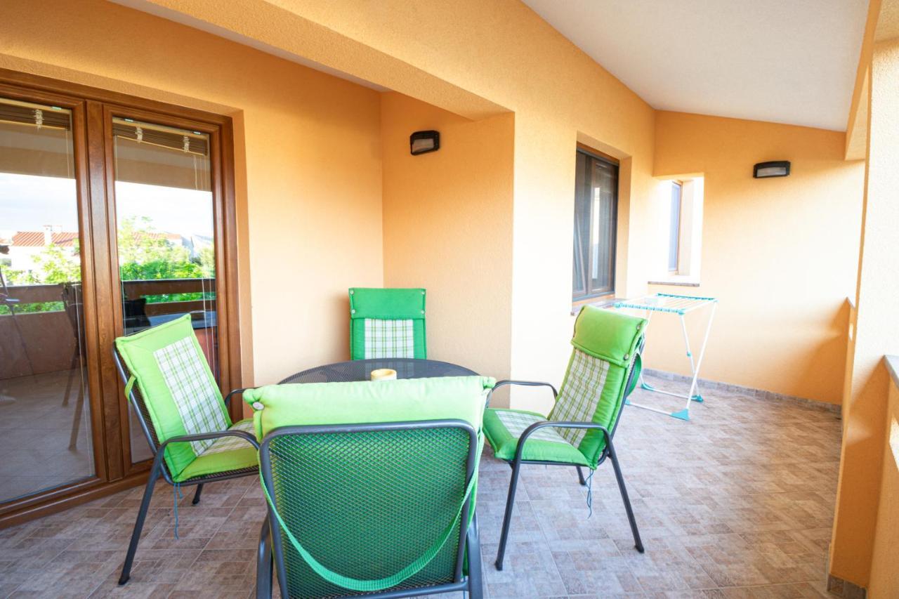 Apartments Dujmovic With Terrace Baška Extérieur photo