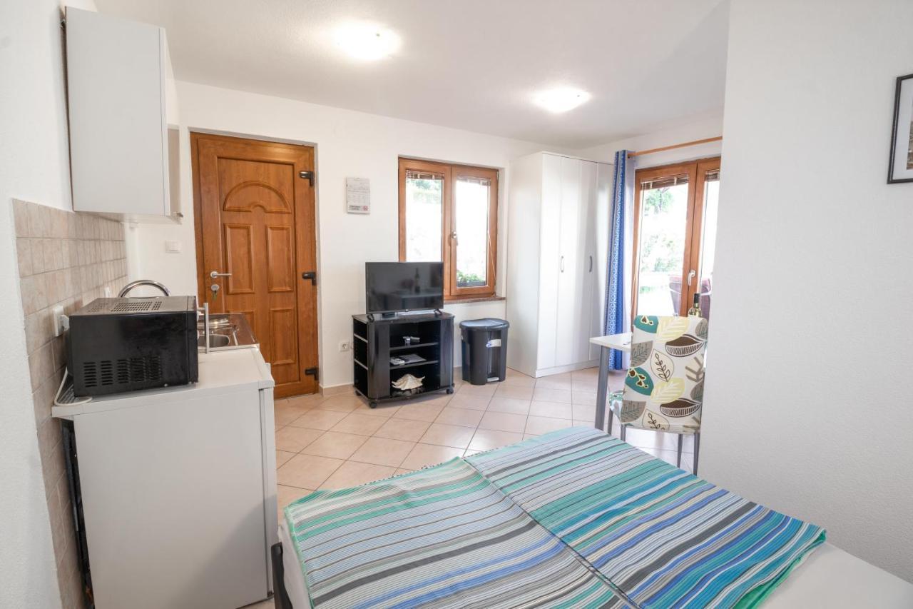 Apartments Dujmovic With Terrace Baška Extérieur photo