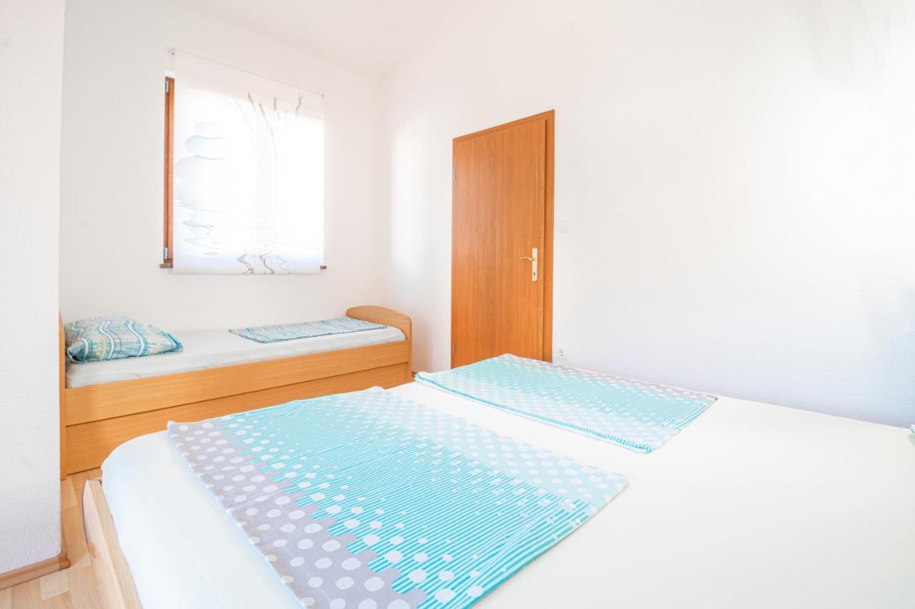 Apartments Dujmovic With Terrace Baška Extérieur photo